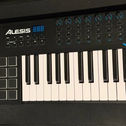 Alesis VI25 MIDI Controller
