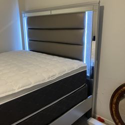 Queen Size Bed Frame With Mattress 
