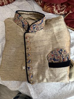 Men's Kurta With Velvet Sleeves
