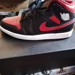 Jordan 1 Mids