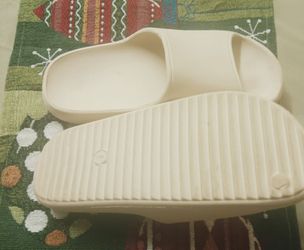 Pool shoes slide on kids size 6