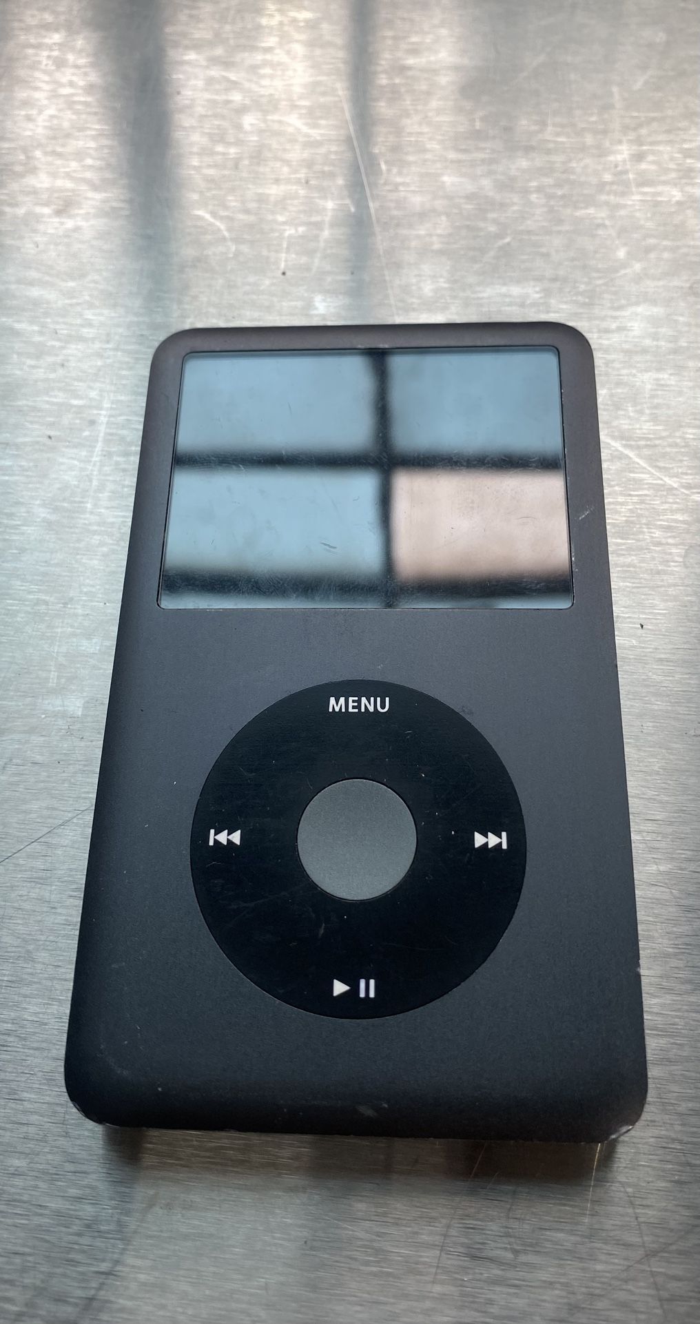 iPod A1238 120GB Charger Isn’t Included