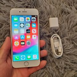 iPhone 6 - UNLOCKED - Like New 