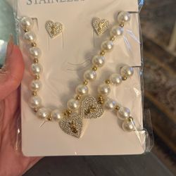 Elegant Pearl & Gold Heart Jewelry Set – Brand New
