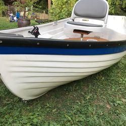 8' Dinghy Boat With Removable Flat Flor & Seat, Light Weight, Perfect For Fishing.