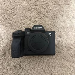Sony - Alpha 7 IV Full-frame Mirrorless - (Body Only) - Black