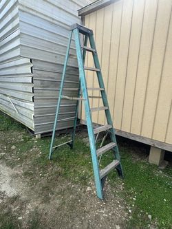Werner 8 ft. Fiberglass Step Ladder