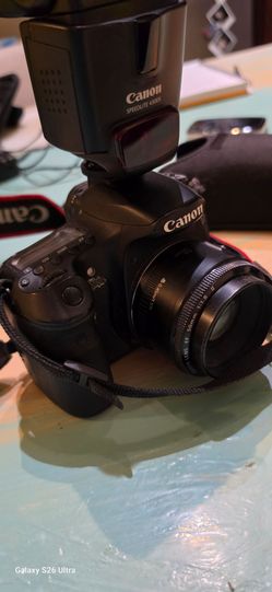 Canon EOS 60D Digital Black w Batteries Charger/flash/bag Power Start but Not Work