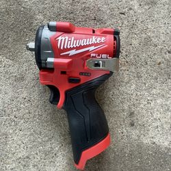 Milwaukee 3/8 M12 Stubby impact wrench 550 ft lb NEW version