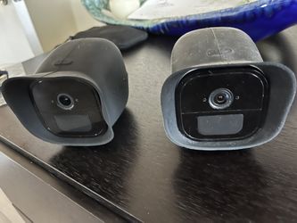 2 Arlo Go Cellular Cameras With Verizon 