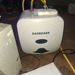 Mini 2.5 Gallon Instant Use Tankless Water Heater