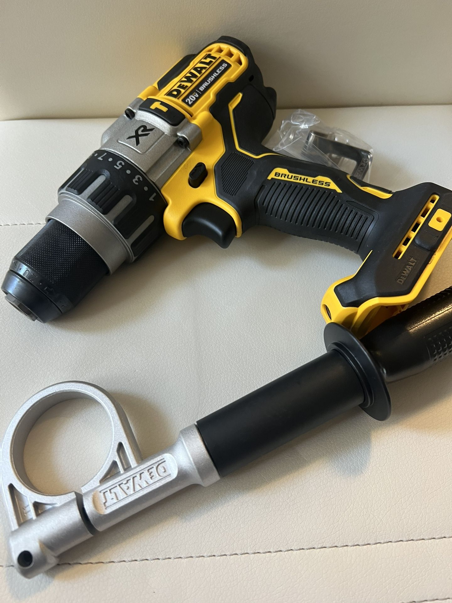 “PRICE DROP📈” 20V MAX* XR® 1/2 in. Brushless Cordless Hammer Drill/Driver with POWER DETECT DCD998