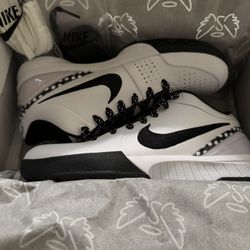 Kobe IV Protro Mambacita men’s 6.5 woman’s 8
