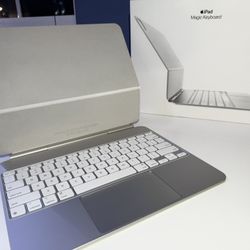 Apple iPad Magic Keyboard for M4 iPad Pro 13 Inch