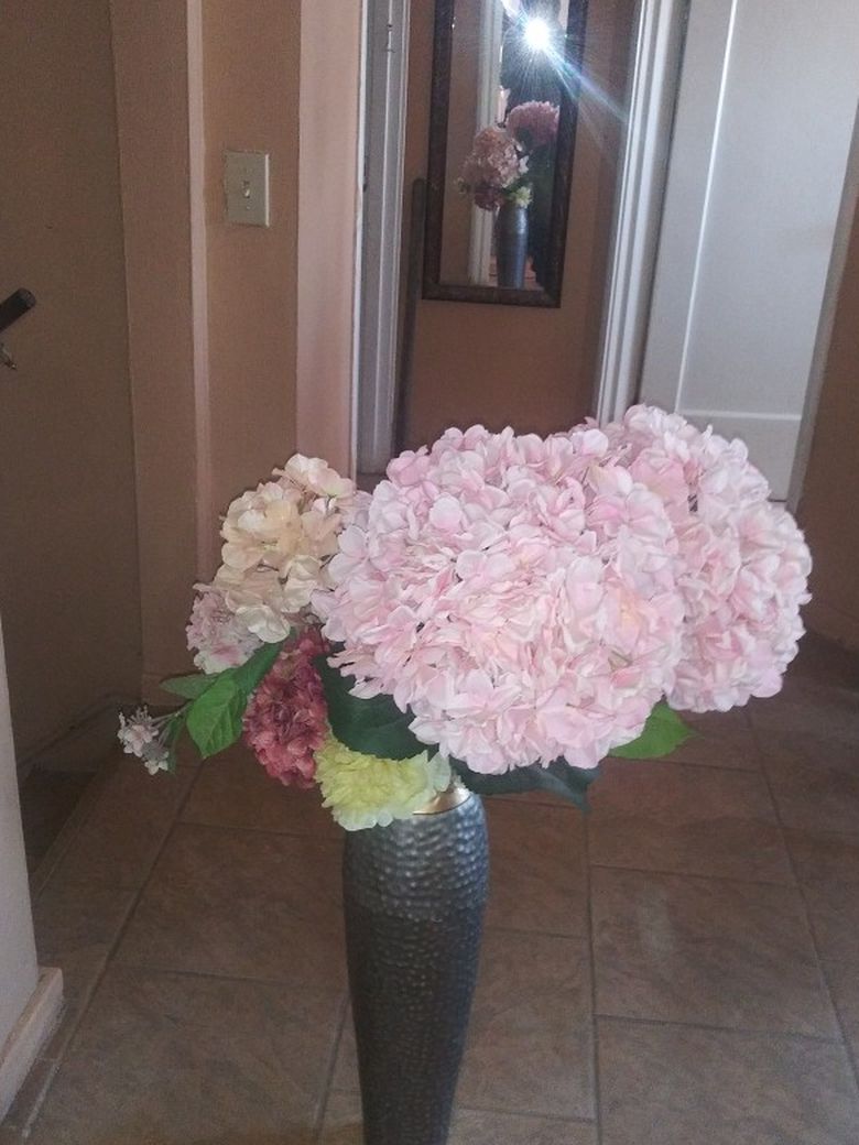 2 Large Flowers With Vase