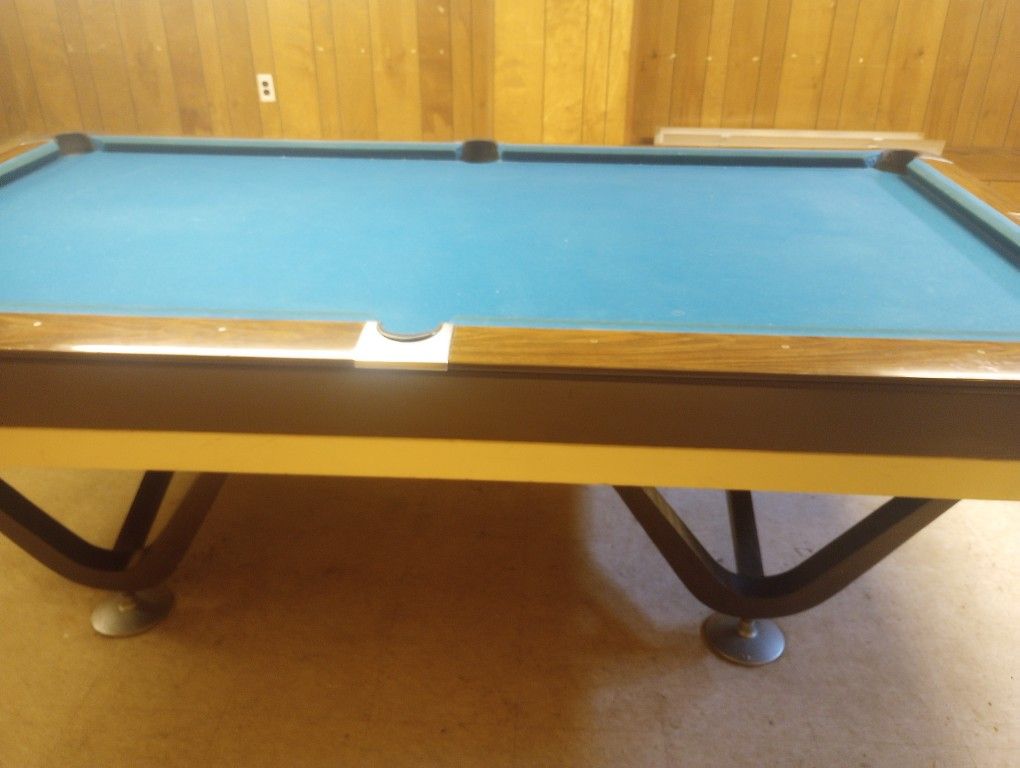 Vintage 1960s Brunswick Viscount Pool Table