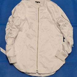 Elwood Men's Nylon WHITE Windbreaker Jacket Size Medium EXCELLENT USED CONDITION NO MAJOR DEFECTS FROM A NON-SMOKING & PET FREE ENVIRONMENT.

SHIPP