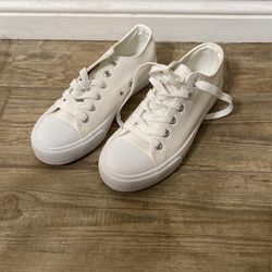 Woman’s Canvas Shoes