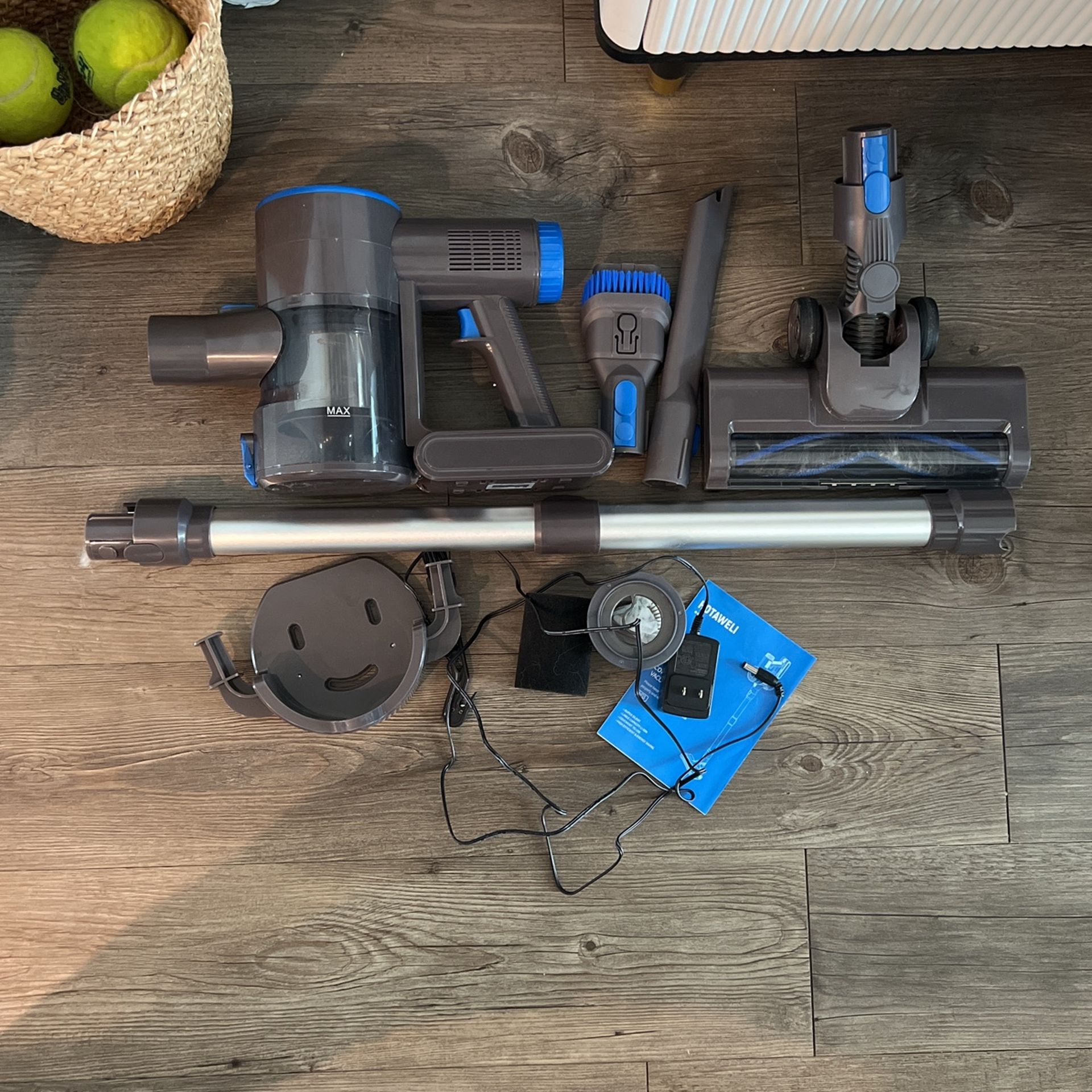 Upright Cordless Vacuum With Attachments