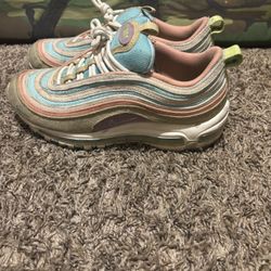 Size 7y Nike Air Max