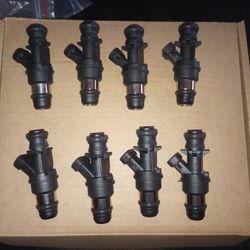 Chevy/Gmc Fuel Injectors. Set Of 8.