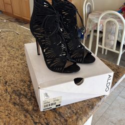 Black heels - Size 9