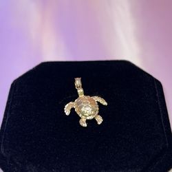 14K  Turtle pendant 