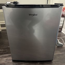 Whirlpool Mini Fridge Model # WH27S1E NEW NO BOX
