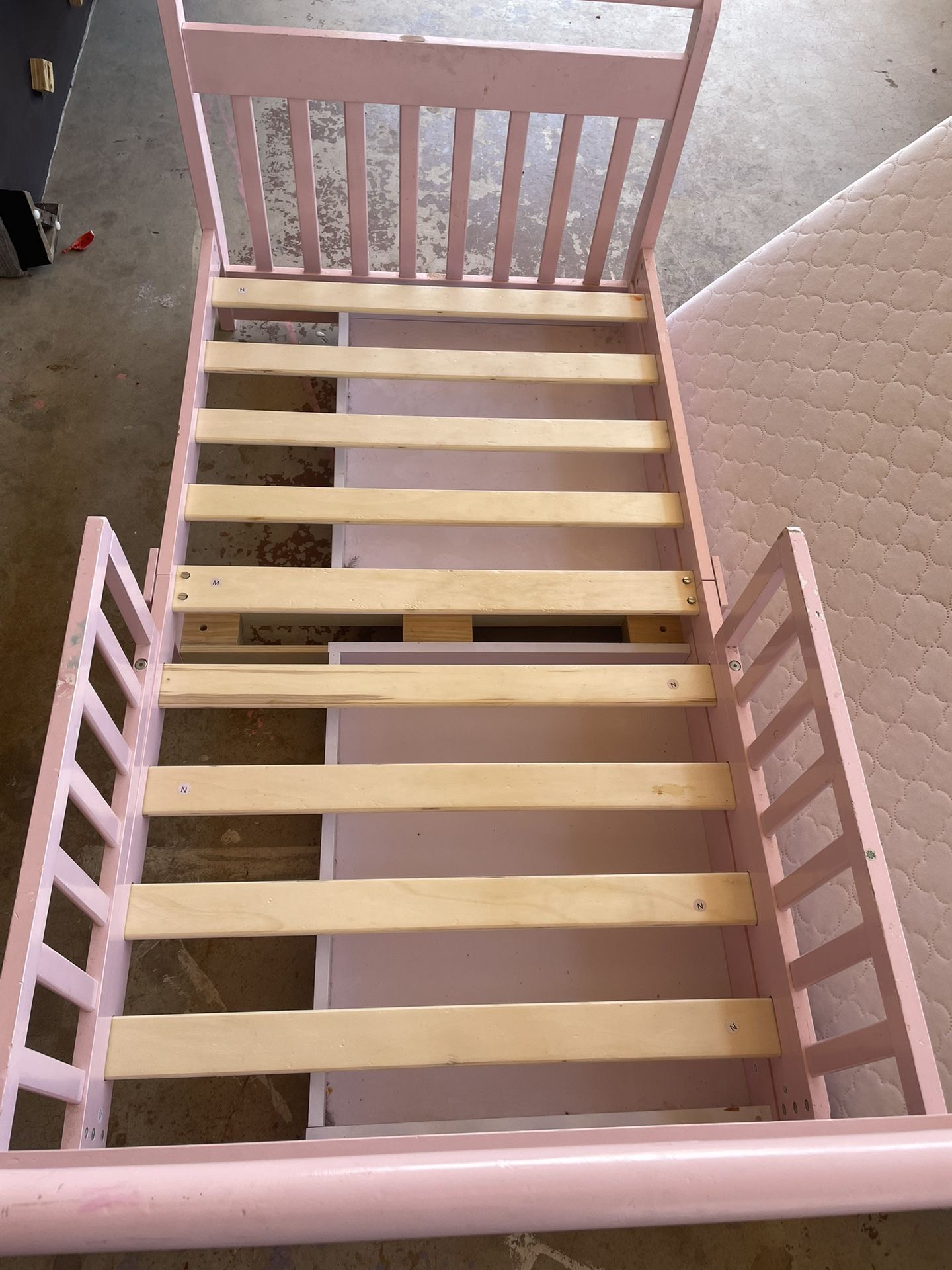 Toddler bed