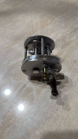 Vlintage Shakespeare Fishing Reel
