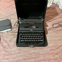 1947 Royal Quiet Deluxe Typewriter 