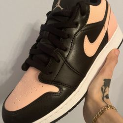 Air Jordan 1 Low GS ‘Crimson Tint’