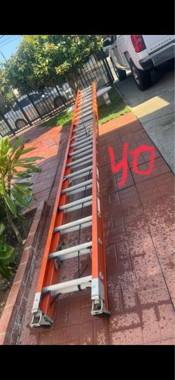 Excellent Condition 40ft and more sizes available Fiberglass extension ladders