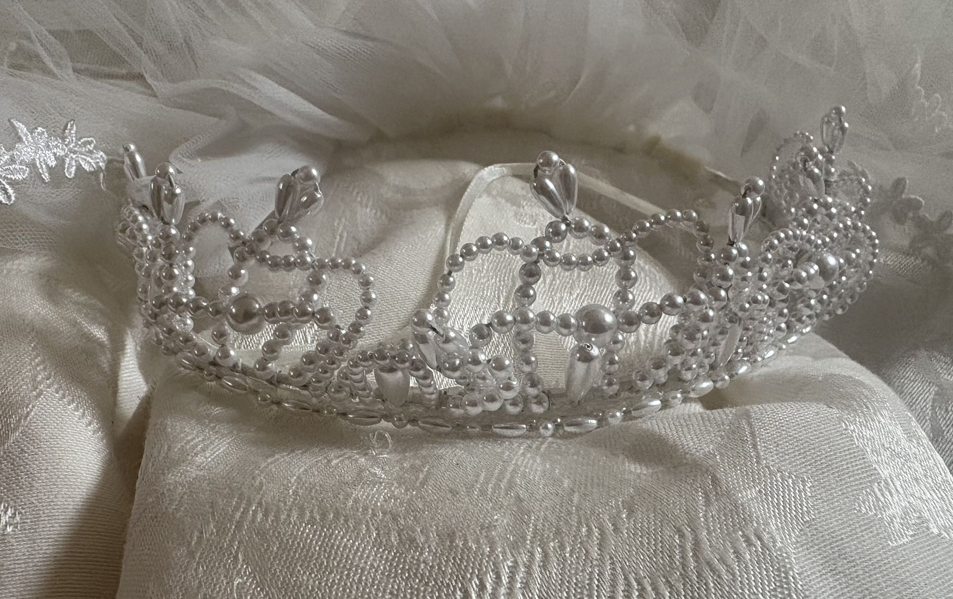 Girl’s Communion Flower Girl Pearl tiara and Veil. 