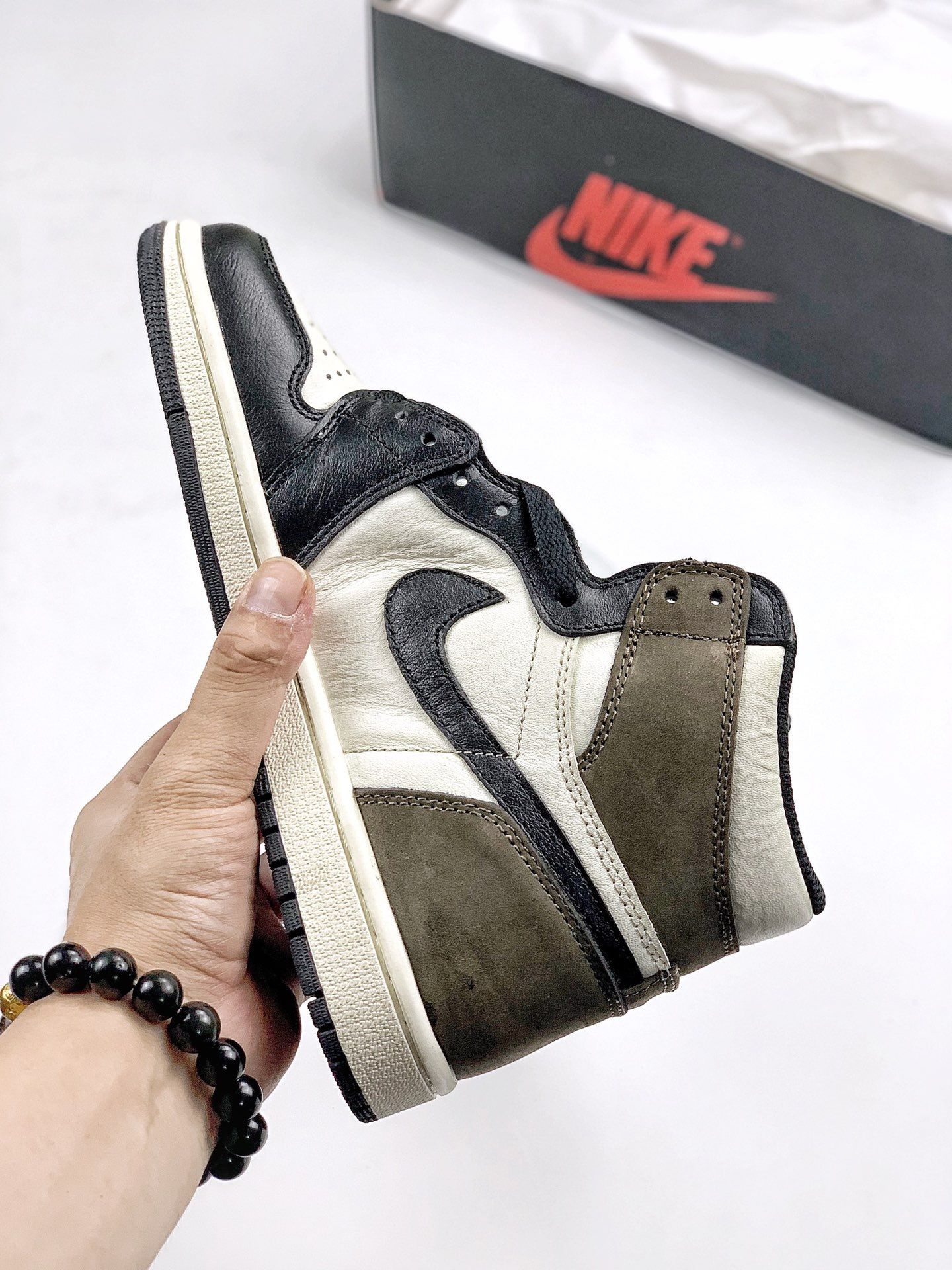 Jordan 1 igh Retro Dark Mocha 