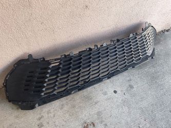 2025 Toyota Camry grill used Oem