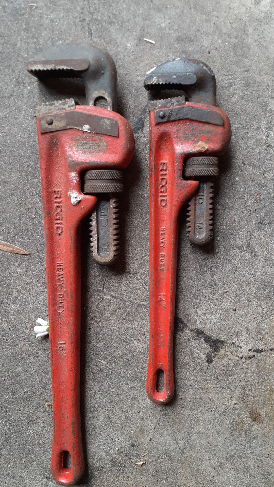 pipe wrench