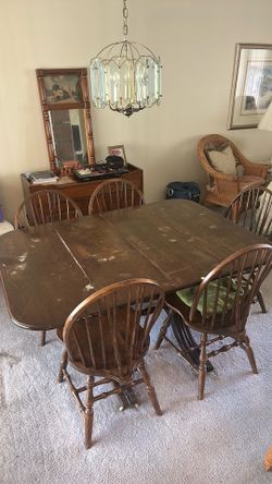 Antique furniture 6 chairs and table with extension leaves