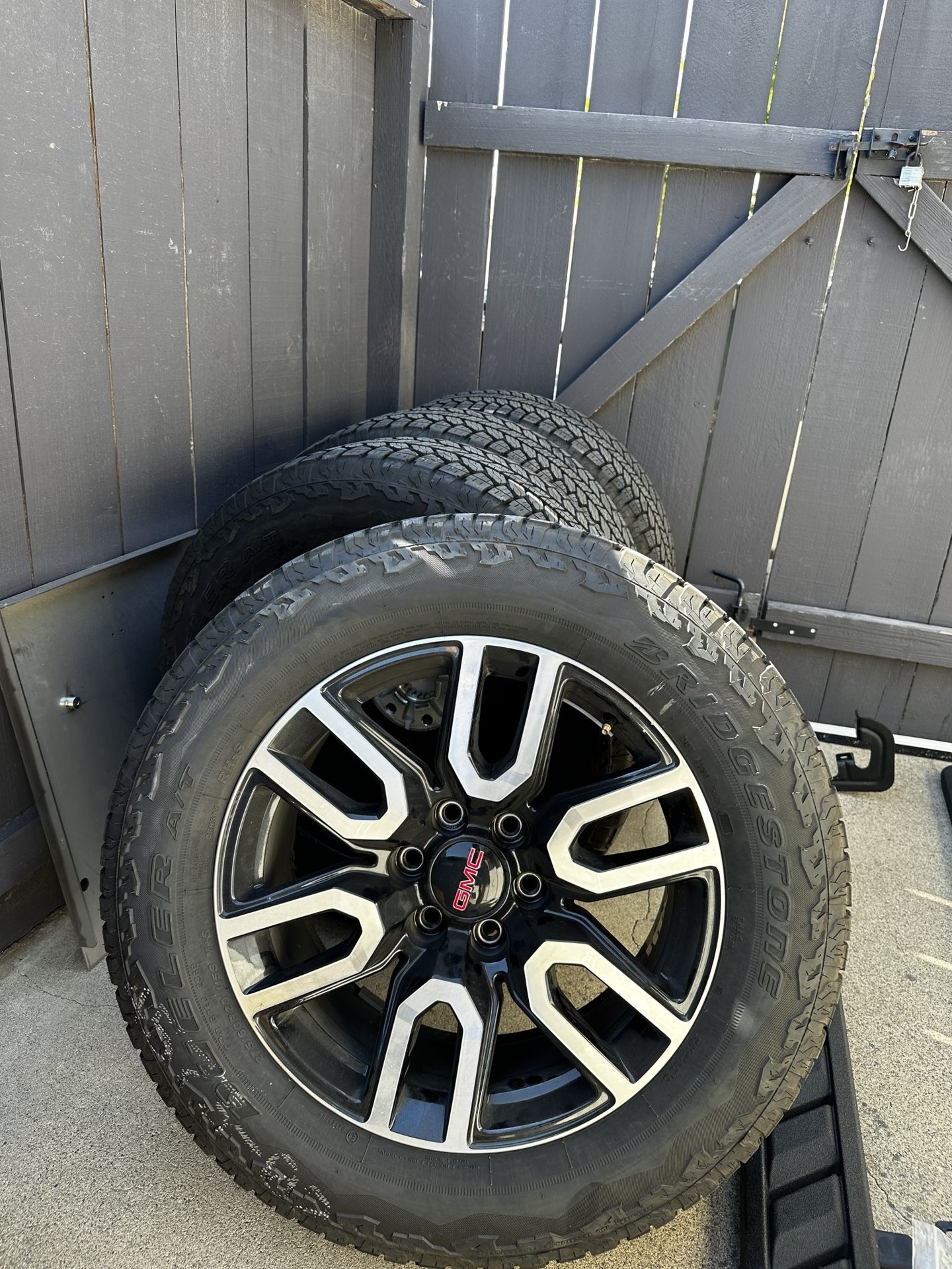 2025 GMC SIERRA AT4 Wheels And Tires