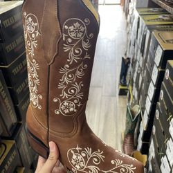 womens western boots