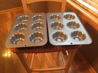 Mini bunt pans