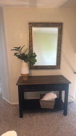 Entry Table With Mirror