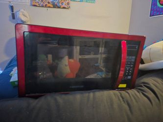 Farberware Red 1,000 Watt Microwave