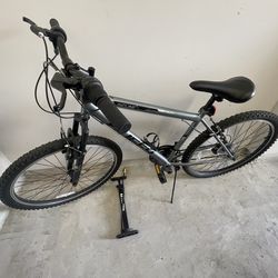 Huffy Incline 26" Mountain Bike + Free Pump, Almost New