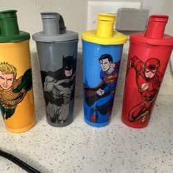 Tupperware set of 4 Superhero 16 oz Tumblers with Lids