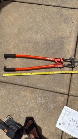 Large bolt cutter