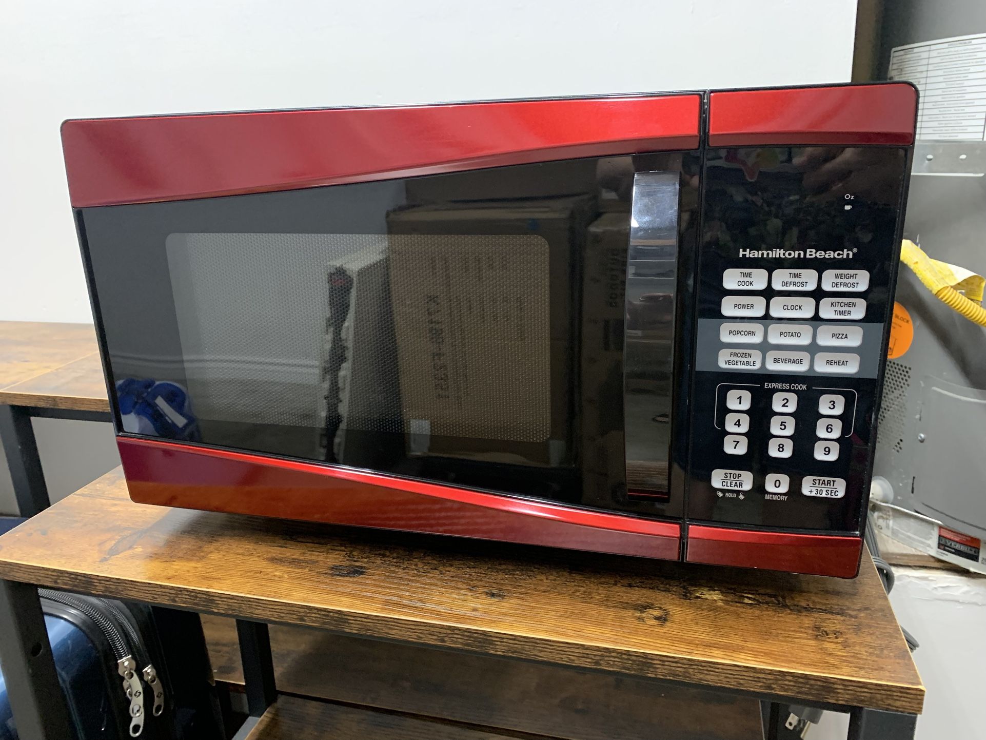 Hamilton beach Microwave, Like New
