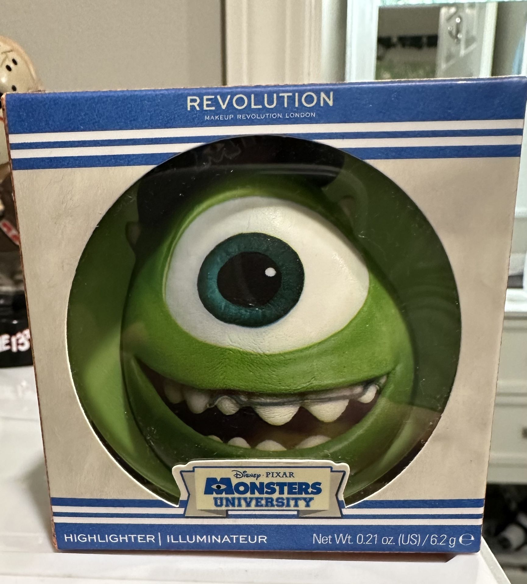 Makeup RevolutionX monsters University Highlighter