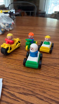 Vintage Fisher Price Little People Set