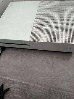Xbox One S (very great condition)